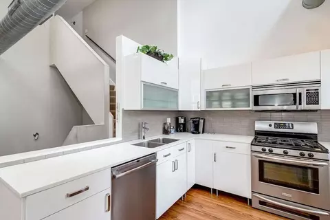 870 N Orleans St #1069904P, Chicago, IL 60610