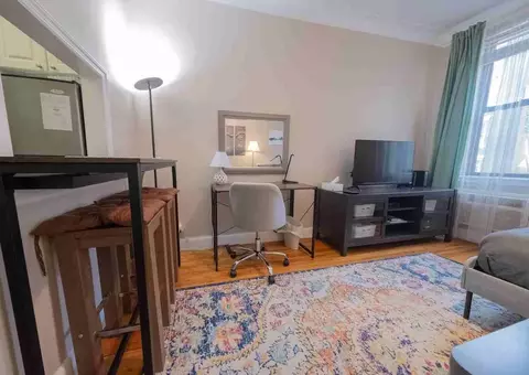 300 E 74th St #1031989P, New York, NY 10021