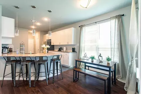 200 E Rogers St #1056426P, Arlington, TX 76011