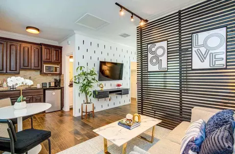 2617 Yale St #1225770P, Houston, TX 77008