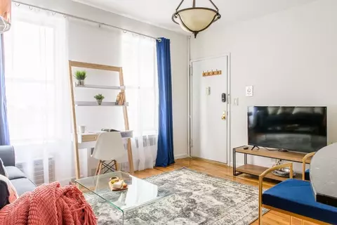 233 E 26th St #1021856P, New York, NY 10010