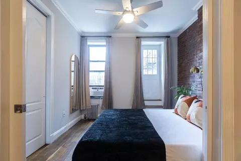697 10th Ave #1013711P, New York, NY 10036