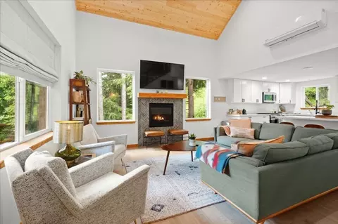 162 Paradise Dr #1035892P, Ashford, WA 98304