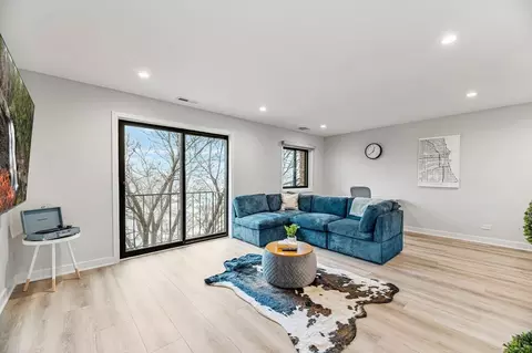 2335 W Touhy Ave #1062699P, Chicago, IL 60645