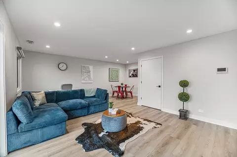 2335 W Touhy Ave #1062699P, Chicago, IL 60645