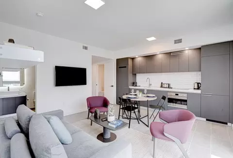 249 NE 4th St #1058669P, Miami, FL 33132