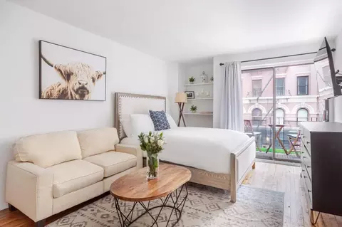 328 W 11th St #1053013P, New York, NY 10014