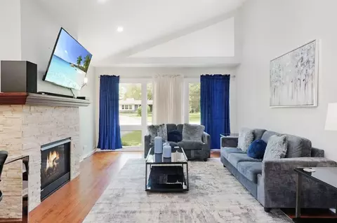 238 Carter Ct #1285056P, Northbrook, IL 60062