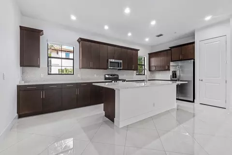 7115 Edison Pl, Palm Beach Gardens, FL 33418