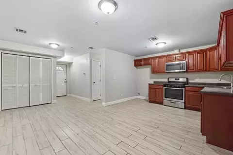 280 S 20th St #1, Newark, NJ 07103
