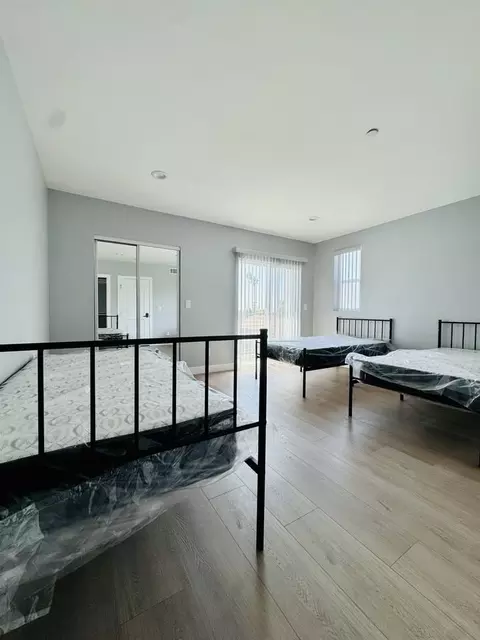 1265 E Adams Blvd #1, Los Angeles, CA 90011