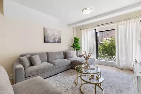 387 Avenue Of The Americas #1225490P, New York, NY 10014