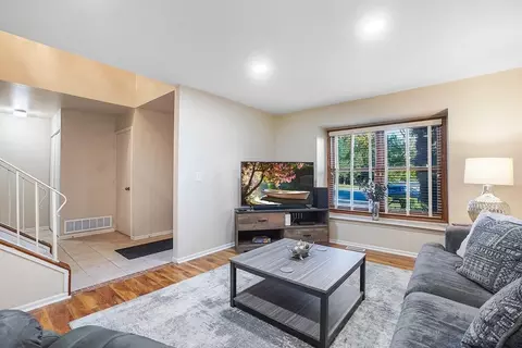 346 Weatherford Ln #1285058P, Naperville, IL 60565