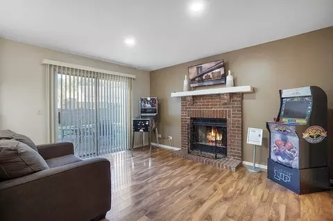2323 Woodview Ln #1285057P, Naperville, IL 60565