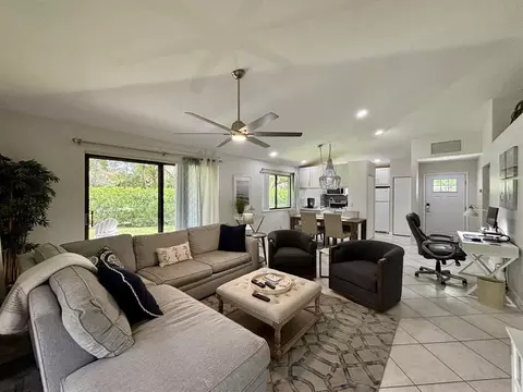 216 Club Dr #1065702P, Palm Beach Gardens, FL 33418