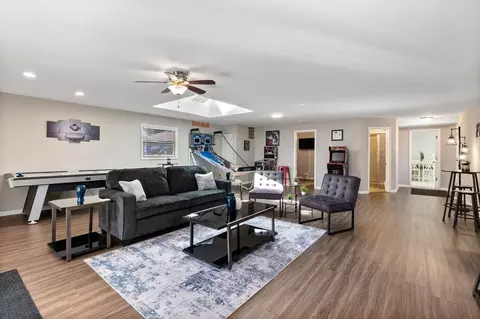 6815 W 87th St #1298091P, Oak Lawn, IL 60453