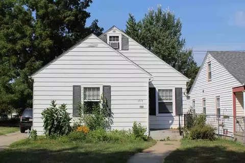 1715 S 9th Ave, Sioux Falls, SD 57105