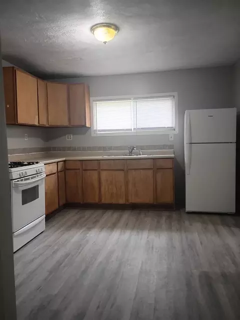 1213 W 17th St, Muncie, IN 47302