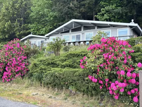 27571 Sandy Shores Dr SW #NA, Vashon, WA 98070