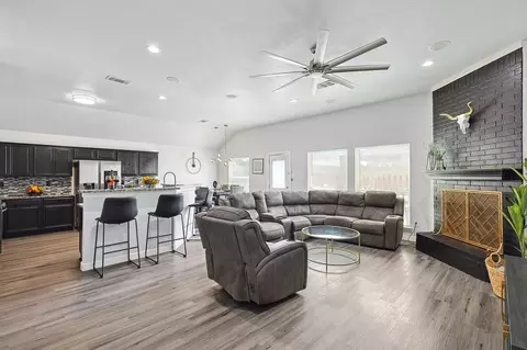 521 E Robin Ct #1056455P, Desoto, TX 75115