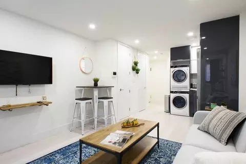 244 E 75th St #1021875P, New York, NY 10021