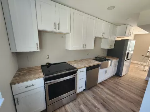 390 W Lake Ave NW, Atlanta, GA 30318