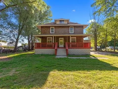 20543 Gudith Rd, Woodhaven, MI 48183