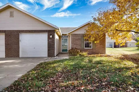 2902 Russell Ct, Manhattan, KS 66502