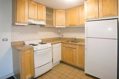 5200 S Blackstone Ave, Chicago, IL 60615
