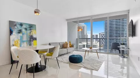 475 Brickell Ave #1049802P, Miami, FL 33131