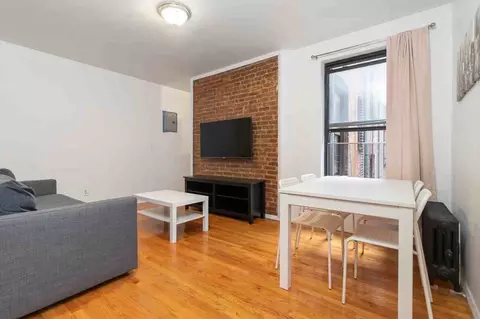 309 E 95th St #1032053P, New York, NY 10128
