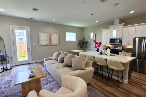 8326 Curry Rd #1227052P, Houston, TX 77093