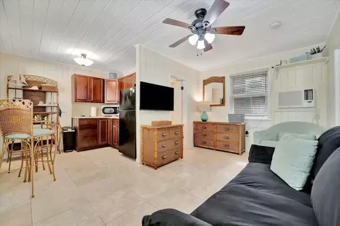 72 Gulf Blvd #1052904P, Indian Rocks Beach, FL 33785