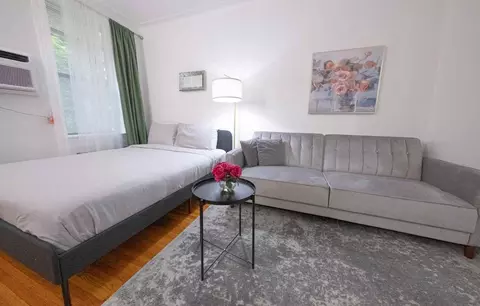 328 E 74th St #1031973P, New York, NY 10021