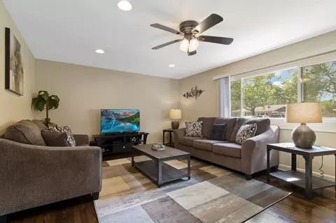9424 Sumac Rd #1285047P, Des Plaines, IL 60016