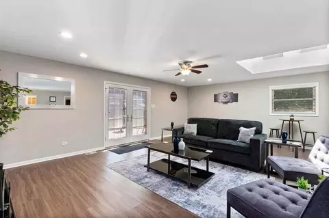 6911 W 87th St #1298092P, Oak Lawn, IL 60453