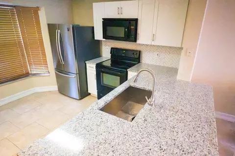 1088 Jeffery St, Boca Raton, FL 33487