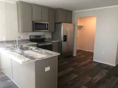 453 W Juniper Ave, Defuniak Springs, FL 32433