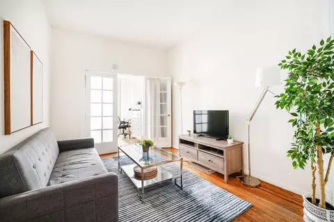 223 E 14th St #1021923P, New York, NY 10003