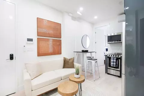 515 W 48th St #1022015P, New York, NY 10036