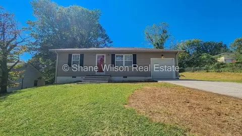 1005 Mountain View Dr, Rossville, GA 30741