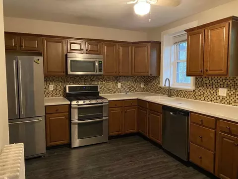 204 Washington St #1A, Troy, NY 12180