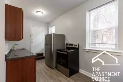 4501 N Malden St #1B, Chicago, IL 60640