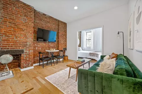 416 W 49th St #1261202P, New York, NY 10019