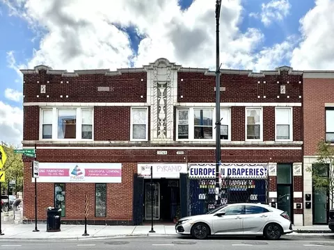 3050 N Milwaukee Ave #2R, Chicago, IL 60618