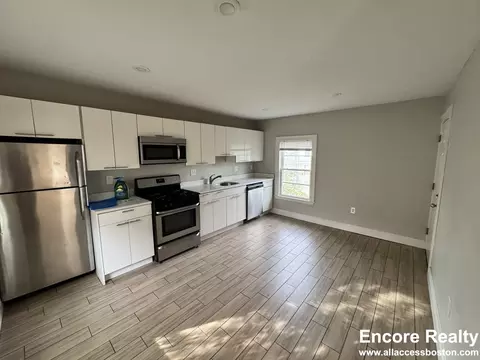 13 Pleasant St #8, Cambridge, MA 02139