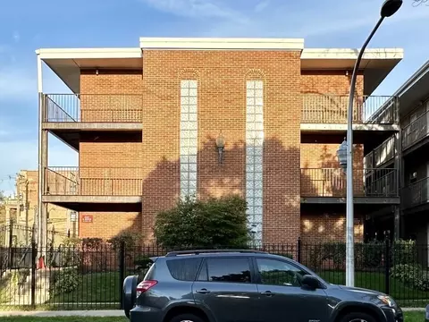 4547 N Dover St #3A, Chicago, IL 60640