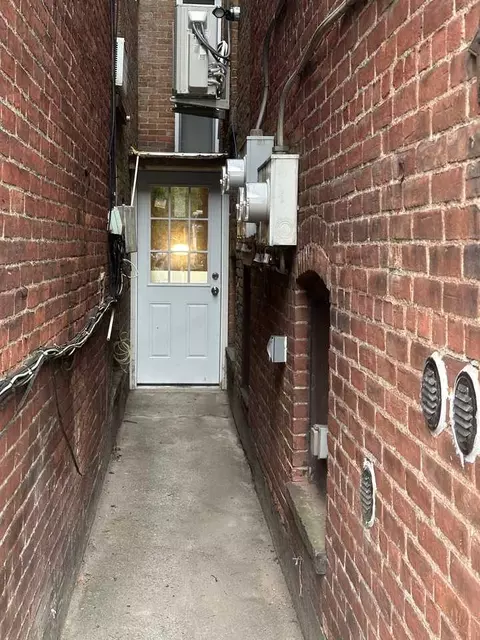 552 Congress St #3, Troy, NY 12180