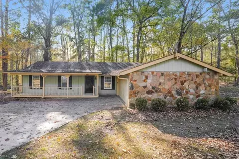 591 Stonehedge Dr, Stone Mountain, GA 30087