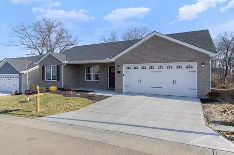 8 E Persimmon Dr, Hamilton, OH 45013